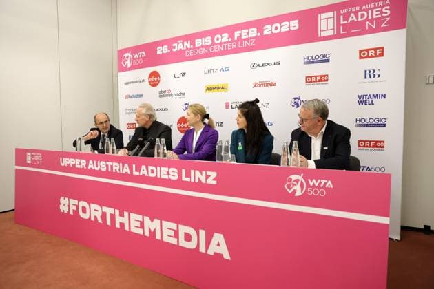 TENNIS - WTA, Tennis Damen Upper Austria Ladies Linz LINZ,AUSTRIA,29.JAN.25 - TENNIS - WTA Tour, Upper Austria Ladies Linz, press conference, PK, Pressekonferenz Image shows David Pfarrhofer (Market-Institut), president Martin Ohneberg (OETV), tournament director Sandra Reichel, ambassador Magdalena Lobnig (Advantage Ladies) and president Hans Niessl Austria). GEPAxpictures xWalterxLuger