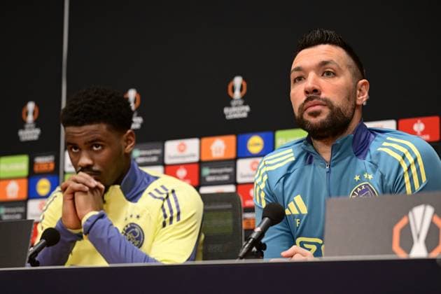 AMSTERDAM - Jorrel Hato of Ajax, Coach Francesco Farioli of Ajax during the MD-1 press conference, PK, Pressekonferenz ahead of the match against Galatasaray at the Johan Cruijff ArenA on Jan. 29, 2025 in Amsterdam, Netherlands. ANP OLAF KRAAK UEFA Europa Europa League 2024 25 xVIxANPxSportx xxANPxIVx 518627693 originalFilename: 518627693.jpg