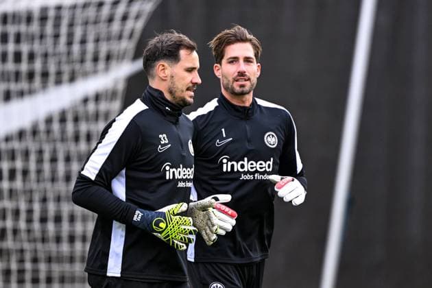 Jens Grahl (Eintracht Frankfurt, 33) und Kevin Trapp (Eintracht Frankfurt, 01) beim warm machen. GER, Abschlusstraining, Eintracht Frankfurt, Fussball, UEFA Europa League, 8. Spieltag, Spielzeit 2024 25, 29.01.2025. GER, Abschlusstraining, Eintracht Frankfurt, Fussball, UEFA Europa League, 8. Spieltag, Spielzeit 2024 25, 29.01.2025. Frankfurt am Main Copyright: xEibner-Pressefoto FlorianxWiegandx EP_FWD