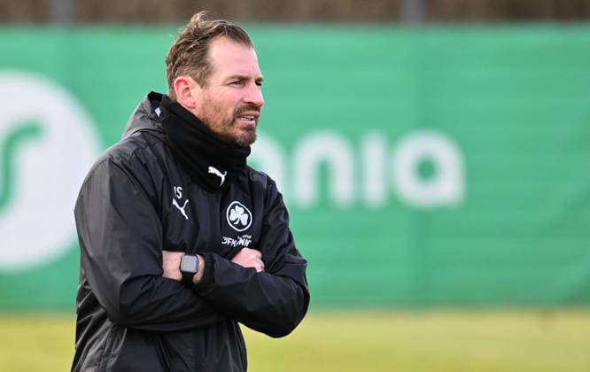 28.01.2025 - Fussball - 2. Bundesliga - Saison 2024 2025 - SpVgg Greuther Fürth Fuerth ( Kleeblatt ) - Training - - xwoxzix - Jan Siewert ( Trainer SpVgg Greuther Fürth )