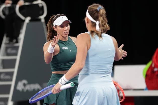 TENNIS - WTA, Tennis Damen Upper Austria Ladies Linz LINZ,AUSTRIA,29.JAN.25 - TENNIS - WTA Tour, Upper Austria Ladies Linz. Image shows Luisa Stefani (BRA) and Timea Babos (HUN).  GEPAxpictures xWalterxLuger