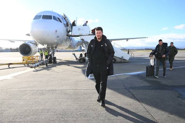 Rangers FC v Royale Union Saint-Gilloise - UEFA Europa League Media Activities 29 01 2025 GLASGOW, SCOTLAND - JANUARY 29 : Pocognoli Sebastien head coach of Royale Union Saint-Gilloise pictured during arrival at the airport prior the UEFA Europa League 2024 25 League Phase MD8 match between Rangers FC and Royale Union Saint-Gilloise on January 29, 2025 in Glasgow, Scotland, 29 01 2025 Glasgow Scotland  Copyright: xVincentxKalutx