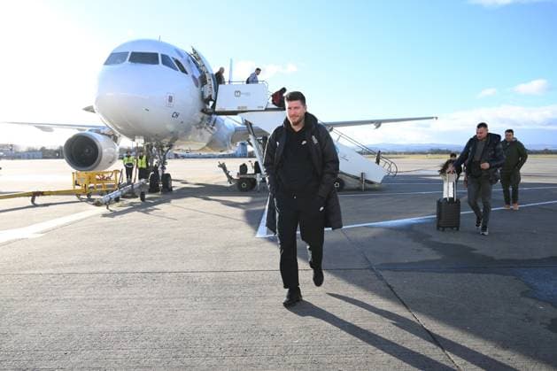 Rangers FC v Royale Union Saint-Gilloise - UEFA Europa League Media Activities 29 01 2025 GLASGOW, SCOTLAND - JANUARY 29 : Pocognoli Sebastien head coach of Royale Union Saint-Gilloise pictured during arrival at the airport prior the UEFA Europa League 2024 25 League Phase MD8 match between Rangers FC and Royale Union Saint-Gilloise on January 29, 2025 in Glasgow, Scotland, 29 01 2025 Glasgow Scotland  Copyright: xVincentxKalutx