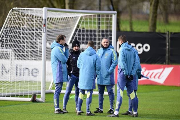 AMSTERDAM - Coach Francesco Farioli of Ajax with assistants during MD-1 training ahead of the match against Galatasaray at the Johan Cruijff ArenA on Jan. 29, 2025 in Amsterdam, Netherlands. ANP OLAF KRAAK UEFA Europa Europa League 2024 25 xVIxANPxSportx xxANPxIVx 518634323 originalFilename: 518634323.jpg