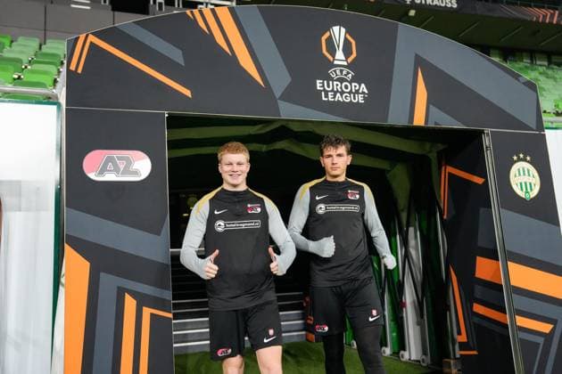 2025-01-29 Ferencvaros v AZ Alkmaar - UEFA Europa League BUDAPEST, HUNGARY - JANUARY 29: Kees Smit of AZ and Lewis Schouten of AZ during a training before the UEFA Europa League match between Ferencvaros and AZ Alkmaar at Ferencvaros Stadion on January 29, 2025 in Budapest, Hungary. Budapest Ferencvaros Stadion Hungary Content not available for redistribution in The Netherlands directly or indirectly through any third parties. Copyright: xEdxvanxdexPolx