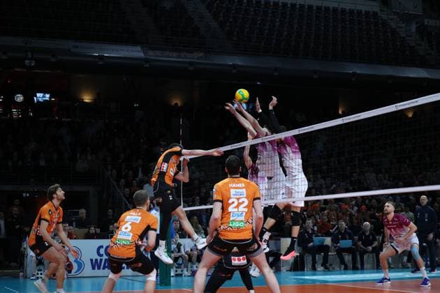 Ruben Schott (BR Volleys, 13) mit dem Schmetterball, BRVolleys vs PGE Projekt Warschau n, Champions League , 2025_01_29 Berlin Berlin Land Copyright: xFootxBowl ThomasxSobotzkix