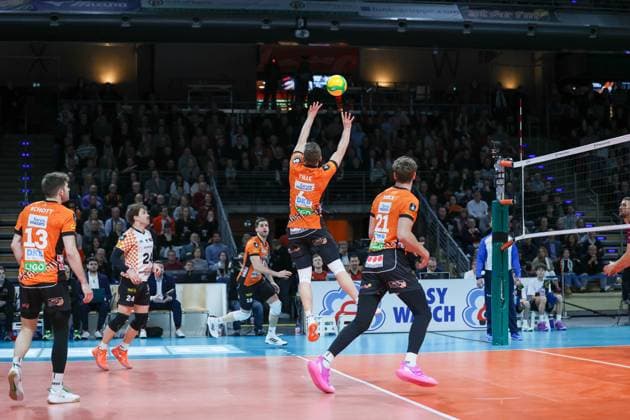 Johannes Tille (BR Volleys, 06) spielt den Ball ab, BRVolleys vs PGE Projekt Warschau n, Champions League , 2025_01_29 Berlin Berlin Land Copyright: xFootxBowl ThomasxSobotzkix