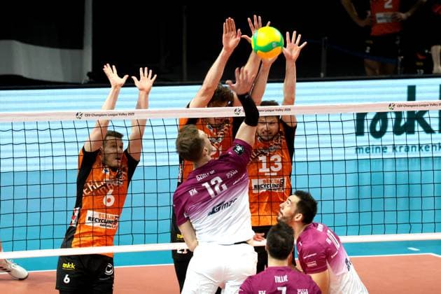 DEU, CEV Champions League, BR Volleys vs. Projekt WARSZAWA, 29.01.2025, Max-Schmeling-Halle, Berlin, DEU, CEV Champions League, BR Volleys vs. Projekt WARSZAWA, im Bild Johannes Tille (BR Volleys 6), Tobias Krick (BR Volleys 21), Ruben Schott (BR Volleys 13), SZALPUK Arturx (Projekt WARSZAWA 12) Foto: Juergen Engler nordphoto GmbH