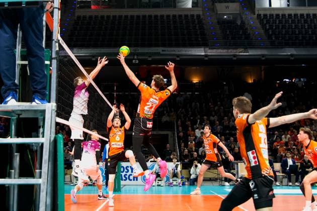 Tobias Krick (BR Volleys, 21)holt zum schmettern aus, BRVolleys vs PGE Projekt Warschau n, Champions League , 2025_01_29 Berlin Berlin Land Copyright: xFootxBowl ThomasxSobotzkix