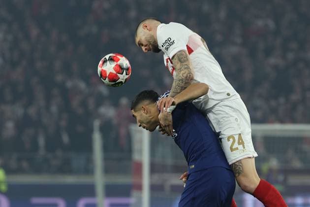 Stuttgart 29. January 2025 Uefa Champions League phase 2024 25 Matchday 8, VFB Stuttgart - Paris Saint Germain v.l., Achraf Hakimi (Paris Saint-Germain), Jeff Chabot (VFB Stuttgart) Kopfball, Kopfballduell Copyright: JoaquimxFerreira