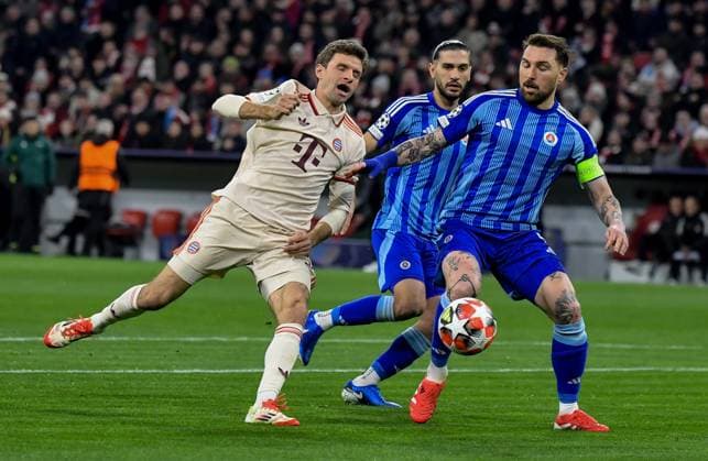 29.01.2025, xemx, Fussball UEFA Champions League, FC Bayern Muenchen - Slovan Bratislava v.l. Thomas Mueller (FC Bayern Muenchen), Guram Kashia (Slovan Bratislava) Zweikampf, Aktion, action, battle for the ball (DFL DFB REGULATIONS PROHIBIT ANY USE OF PHOTOGRAPHS as IMAGE SEQUENCES and or QUASI-VIDEO) Muenchen