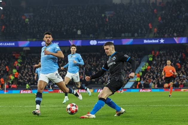 UEFA Champions League Matchday 8 of 8 Manchester City v Club Brugge Christos Tzolis of Club Brugge crosses the ball into the box during the UEFA Champions League Matchday 8 of 8 Manchester City vs Club Brugge at Etihad Stadium, Manchester, United Kingdom, 29th January 2025 (Photo by Mark Cosgrove News Images) Manchester Etihad Stadium Manchester United, ManU Kingdom Copyright: xMarkxCosgrove NewsxImagesx