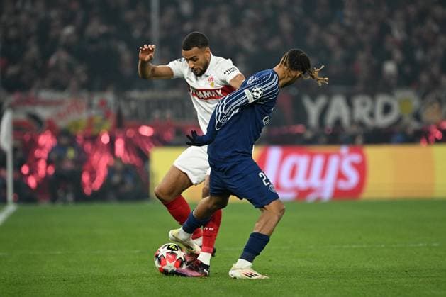 29.01.2025, xjhx, Fussball UEFA Champions League, VfB Stuttgart - Paris St.Germain v.l. Josha Vagnoman (VfB Stuttgart) Bradley Barcola (PSG Paris St.Germain) Zweikampf, Aktion, action, battle for the ball (DFL DFB REGULATIONS PROHIBIT ANY USE OF PHOTOGRAPHS as IMAGE SEQUENCES and or QUASI-VIDEO) Stuttgart
