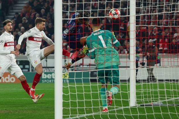Stuttgart 29. January 2025 Uefa Champions League phase 2024 25 Matchday 8, VFB Stuttgart - Paris Saint Germain v.l., Bradley Barcola (Paris Saint-Germain) köpfte das Tor zum 0:1, Torwart Fabian Breddlow (VFB Stuttgart) Copyright: JoaquimxFerreira