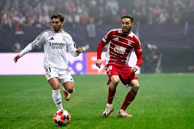 FOOTBALL : Brest vs Real Madrid - Ligue des Champions - 29 01 2025 Federico Valverde ( 8 - Real Madrid ) and Mathias PEREIRA LAGE ( 26 - Brest ) during the UEFA Champions League match between Stade Brestois 29 and Real Madrid CF at Stade de Roudourou on January 29 , 2025 in Guingamp, France. ( Photo by Dante Badano PsnewZ ) - GuingampFrance  Copyright: xDantexBadanox