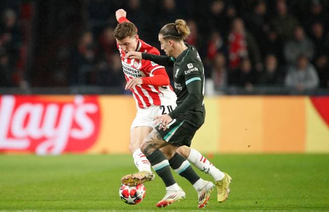 Guus Til of PSV Eindhoven and Kostas Tsimikas of Liverpool in action PSV Eindhoven v Liverpool, UEFA Champions League, Group Stage, Football, Philips Stadion, Eindhoven, Netherlands - 29 Jan 2025 EDITORIAL USE ONLY No use with unauthorised audio, video, data, fixture lists, club league logos or live services. Online in-match use limited to 120 images, no video emulation. No use in betting, games or single club league player publications. Copyright: xBartxStoutjesdijk Shutterstockx 15122172i