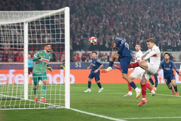 Tor zum 0:1 durch Bradley Barcola (Paris Saint-Germain, 29) re. Maximilian Mittelstaedt (VfB Stuttgart, 07) GER, VfB Stuttgart vs. Paris Saint-Germain, Fussball, Herren, UEFA Champions League, 8. Spieltag, Spielzeit 2024 2025, 29.01.2025, GER, VfB Stuttgart vs. Paris Saint-Germain, Fussball, Herren, UEFA Champions League, 8. Spieltag, Spielzeit 2024 2025, 29.01.2025 Stuttgart Copyright: xEibner-Pressefoto WolfgangxFrankx EP_WFK