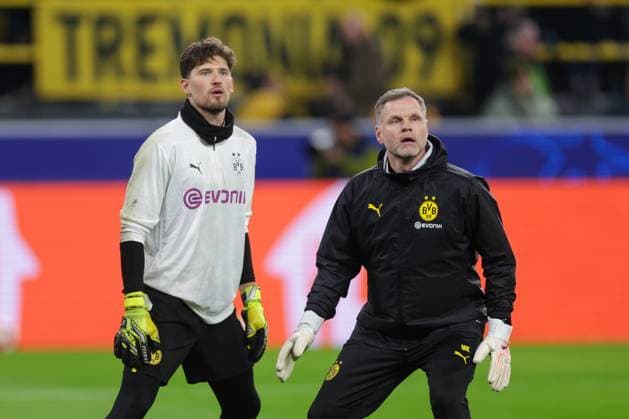 29.01.2025, UEFA Champions League, 8. Spieltag, Borussia Dortmund - Shakhtar Donetsk, v. l. Torwart Gregor Kobel (Borussia Dortmund), Torwart-Trainer Matthias Kleinsteiber (Borussia Dortmund), Dortmund Signal Iduna Park NRW Deutschland xRHR-FOTO DEx Copyright: DennisxEwert RHR-FOTOx RHR-FOTO DE