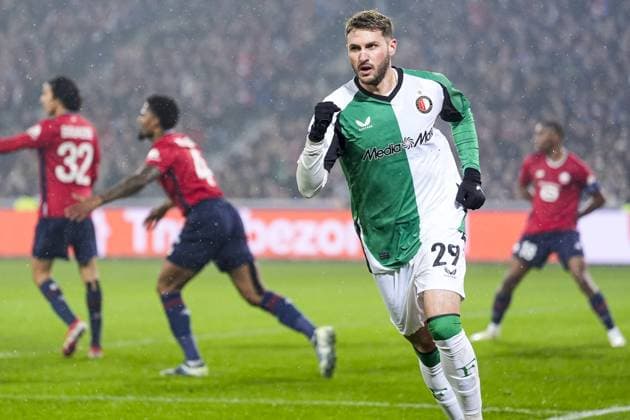 UEFA Champions League: Lille OSC v Feyenoord Lille - Santiago Gimenez of Feyenoord during the eight and final round of new format of the Champions League 2024 2025. The match is set between Lille OSC and Feyenoord at Stade Pierre-Mauroy on 29 January 2025 in Lille, France. Copyright: xTomxBodex