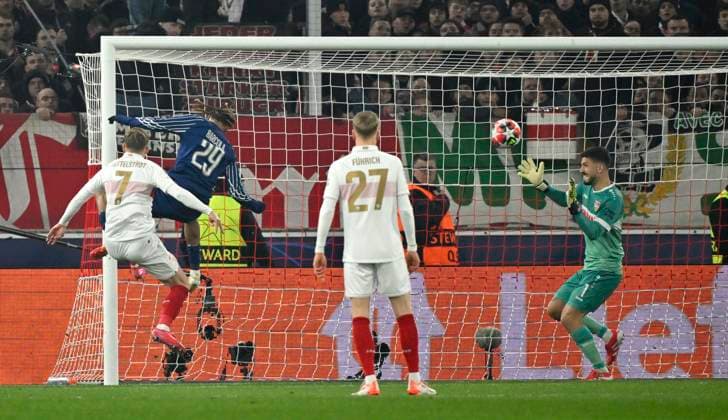 TOR zum 0:1 Bradley Barcola FC Paris Saint-Germain PSG (29) Torschuss Aktion Torchance gegen Torwart Fabian Bredlow VfB Stuttgart (01) Maximilian Mittelstaedt VfB Stuttgart (07) Chris Fuehrich VfB Stuttgart (27) Champions League VfB Stuttgart vs Paris St. Germain PSG 29.01.2025 DFL REGULATIONS PROHIBIT ANY USE OF PHOTOGRAPHS AS IMAGE SEQUENCES AND OR QUASI-VIDEO Champions League VfB Stuttgart vs Paris St. Germain PSG
