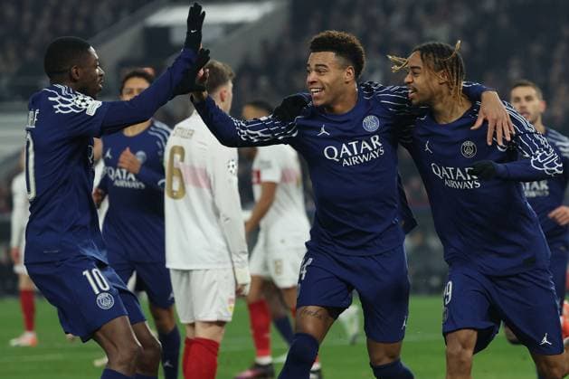 Stuttgart 29. January 2025 Uefa Champions League phase 2024 25 Matchday 8, VFB Stuttgart - Paris Saint Germain v.l., Ousmane Dembele (Paris Saint-Germain), DÃ sirÃ DouÃ (Paris Saint-Germain), Bradley Barcola (Paris Saint-Germain), Torjubel, Goal celebration, celebrate the goal Copyright: JoaquimxFerreira
