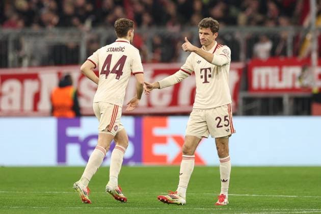 Torjubel von Josip Stanisic 44 (FC Bayern Muenchen), Thomas Mueller 25 (FC Bayern Muenchen) zum 1:0, FC Bayern Muenchen vs. SK Slovan Bratislava, Fussball, Champions League, 8. Spieltag, 29.01.2025 Muenchen Bayern Deutschland