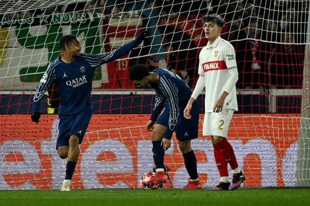 29.01.2025, xjhx, Fussball UEFA Champions League, VfB Stuttgart - Paris St.Germain v.l. Torjubel nach dem Tor zum celebrating the goal celebrate 0:1 durch Bradley Barcola (PSG Paris St.Germain) (DFL DFB REGULATIONS PROHIBIT ANY USE OF PHOTOGRAPHS as IMAGE SEQUENCES and or QUASI-VIDEO) Stuttgart