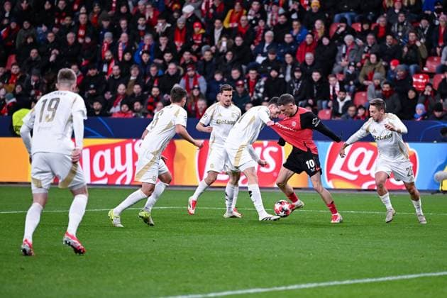 29.01.2025, Fussball, Champions League, 8. Spieltag, Saison 2024 2025, Bayer 04 Leverkusen - Sparta Prag, Florian Wirtz (Bayer Leverkusen) (m), Martin Vitik (Sparta Prag) , xRHR-FOTO TKx Copyright: RHR-FOTOx RHR-FOTO TK