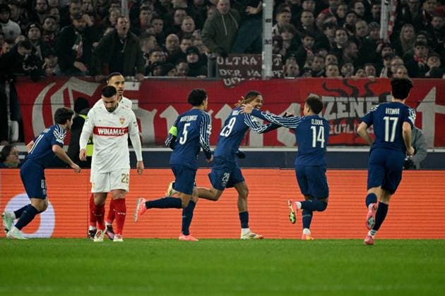 29.01.2025, xjhx, Fussball UEFA Champions League, VfB Stuttgart - Paris St.Germain v.l. Torjubel nach dem Tor zum celebrating the goal celebrate 0:1 durch Bradley Barcola (PSG Paris St.Germain) (DFL DFB REGULATIONS PROHIBIT ANY USE OF PHOTOGRAPHS as IMAGE SEQUENCES and or QUASI-VIDEO) Stuttgart