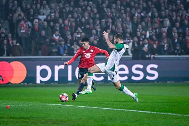 LOSC Lille midfielder Osame Sahraoui, Feyenoord Rotterdam defender Bart Nieuwkoop, during the match Lille - Feyenoord at the Stade Pierre Mauroy for the UEFA Champions League - League phase - Matchday 8 season 2024-2025 in LILLE, France on 29 januari 2025, (photo by Stefan Koops EYE4images DeFodi Images) Defodi-746_211578