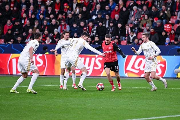 29.01.2025, Fussball, Champions League, 8. Spieltag, Saison 2024 2025, Bayer 04 Leverkusen - Sparta Prag, Florian Wirtz (Bayer Leverkusen) (m), Martin Vitik (Sparta Prag) , xRHR-FOTO TKx Copyright: RHR-FOTOx RHR-FOTO TK