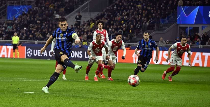Foto IPP Paolo Bona Milano 29 01 2025 UEFA Champions League di Calcio stagione 2024 2025 partita Inter-Monaco Nella foto Lautaro Martinez segna il gol del 1-0 su calcio di rigore Italy Photo Press Worldwide Copyright italy Italy ITALY  Copyright: xR4924_italyphotopressx