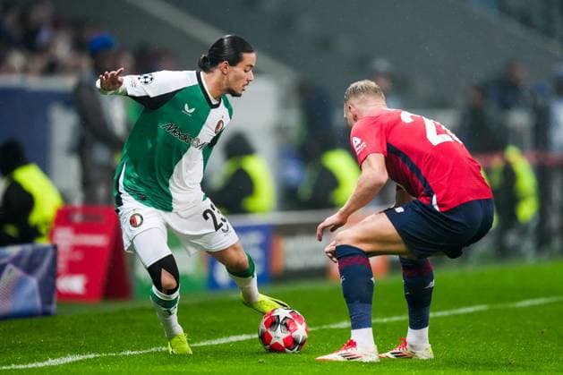 UEFA Champions League: Lille OSC v Feyenoord Lille - Anis Hadj Moussa of Feyenoord, Mitchel Bakker of Lille OSC during the eight and final round of new format of the Champions League 2024 2025. The match is set between Lille OSC and Feyenoord at Stade Pierre-Mauroy on 29 January 2025 in Lille, France. Copyright: xTomxBodex