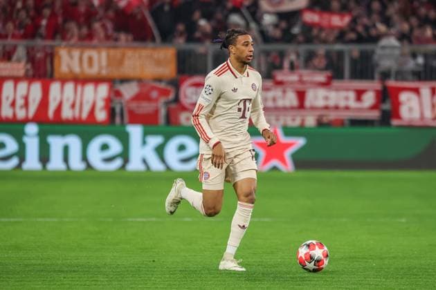 Michael Olise (FC Bayern Muenchen, 17) mit Ball, GER, FC Bayern Muenchen vs. SK Slovan Bratislava, Fussball, UEFA Champions League, 8. Spieltag, Spielzeit 2024 2025, 29.01.2025, GER, FC Bayern Muenchen vs. SK Slovan Bratislava, Fussball, UEFA Champions League, 8. Spieltag, Spielzeit 2024 2025, 29.01.2025 Muenchen Copyright: xEibner-Pressefoto JennixMaulx EP_JML