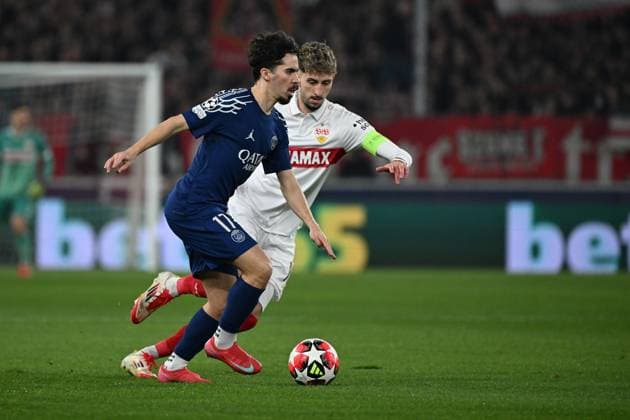 29.01.2025, xjhx, Fussball UEFA Champions League, VfB Stuttgart - Paris St.Germain v.l. Vitinha (PSG Paris St.Germain) Atakan Karazor (VfB Stuttgart) Zweikampf, Aktion, action, battle for the ball (DFL DFB REGULATIONS PROHIBIT ANY USE OF PHOTOGRAPHS as IMAGE SEQUENCES and or QUASI-VIDEO) Stuttgart