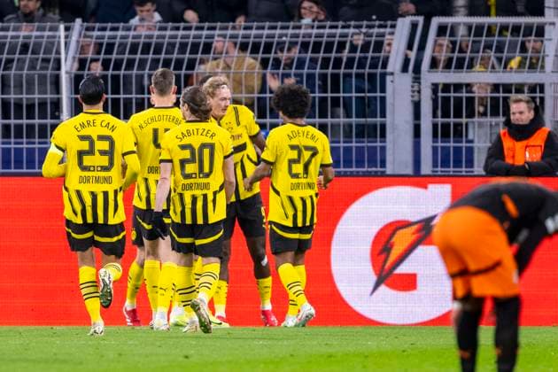 29.01.2025, Borussia Dortmund - Schachtar Donezk, UEFA Champions League, 8. Spieltag: Dortmunds Spieler jubeln nach dem Tor zum 1:0. WICHTIGER HINWEIS: Gemäß den Vorgaben der UEFA ist es untersagt, in dem Stadion und oder vom Spiel angefertigte Fotoaufnahmen in Form von Sequenzbildern und oder videoähnlichen Fotostrecken zu verwerten bzw. verwerten zu lassen. Copyright: xDavidxInderliedx