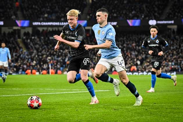 29th January 2025; Etihad Stadium, Manchester, England; UEFA Champions League Football, Manchester City versus Club Brugge; Phil Foden of Manchester City looks to beat Joaquin Seys of Club Brugge  ActionPlus12745082 GodfreyxPitt