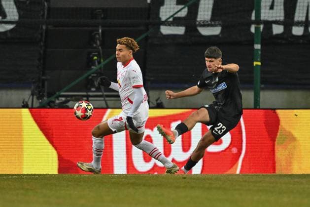 SOCCER - UEFA CL, Sturm vs RB Leipzig KLAGENFURT,AUSTRIA,29.JAN.25 - SOCCER - UEFA Champions League, SK Sturm Graz vs RasenBallsport Leipzig. Image shows Antonio Nusa (RB Leipzig) and Arjan Malic (Sturm).  GEPAxpictures xAvnixRetkoceri
