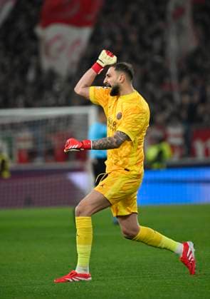 Torjubel Torwart Gianuigi Donnarumma FC Paris Saint-Germain PSG (01) nach TOR zum 0:2 Ousmane Dembele FC Paris Saint-Germain PSG (10) (nicht im Bild) Champions League VfB Stuttgart vs Paris St. Germain PSG 29.01.2025 DFL REGULATIONS PROHIBIT ANY USE OF PHOTOGRAPHS AS IMAGE SEQUENCES AND OR QUASI-VIDEO Champions League VfB Stuttgart vs Paris St. Germain PSG