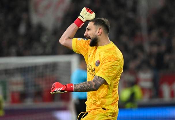 Torjubel Torwart Gianuigi Donnarumma FC Paris Saint-Germain PSG (01) nach TOR zum 0:2 Ousmane Dembele FC Paris Saint-Germain PSG (10) (nicht im Bild) Champions League VfB Stuttgart vs Paris St. Germain PSG 29.01.2025 DFL REGULATIONS PROHIBIT ANY USE OF PHOTOGRAPHS AS IMAGE SEQUENCES AND OR QUASI-VIDEO Champions League VfB Stuttgart vs Paris St. Germain PSG