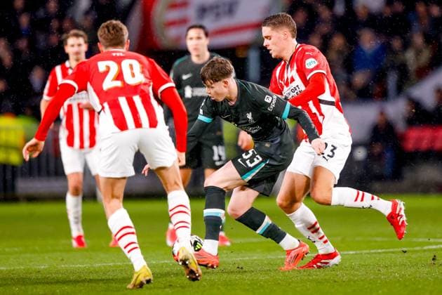 EINDHOVEN, 29-01-2025, Philips Stadium, UEFA Champions League season 2024 25, match between PSV and Liverpool FC, Liverpool FC player James McConnell and PSV player Joey Veerman PSV - Liverpool  x27612924x Copyright: