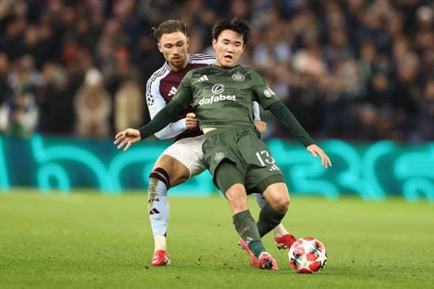 Yang Hyun-Jun of Celtic and Matty Cash of Aston Villa Aston Villa v Celtic, UEFA Champions League, Group Stage, Football, Villa Park, Birmingham, UK - 29 Jan 2025 EDITORIAL USE ONLY No use with unauthorised audio, video, data, fixture lists, club league logos or live services. Online in-match use limited to 120 images, no video emulation. No use in betting, games or single club league player publications. Copyright: xRyanxBrowne Shutterstockx 15122167bf