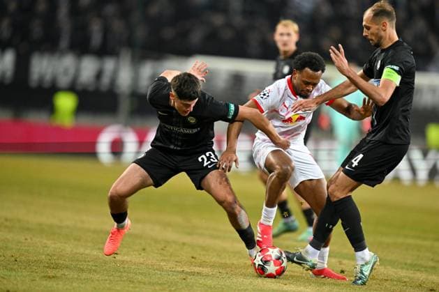 SOCCER - UEFA CL, Sturm vs RB Leipzig KLAGENFURT,AUSTRIA,29.JAN.25 - SOCCER - UEFA Champions League, SK Sturm Graz vs RasenBallsport Leipzig. Image shows Arjan Malic (Sturm), Lois Openda (RB Leipzig) and Jon Gorenc Stankovic (Sturm).  GEPAxpictures xAvnixRetkoceri