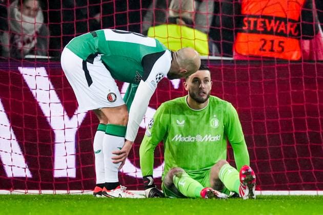 UEFA Champions League: Lille OSC v Feyenoord Lille - Gernot Trauner of Feyenoord, Feyenoord keeper Justin Bijlow during the eight and final round of new format of the Champions League 2024 2025. The match is set between Lille OSC and Feyenoord at Stade Pierre-Mauroy on 29 January 2025 in Lille, France. Copyright: xTomxBodex