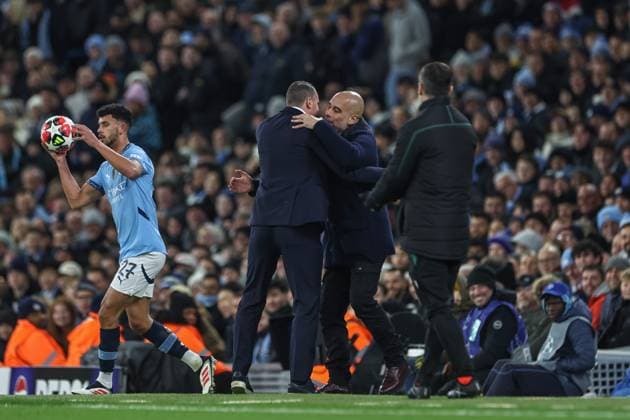 UEFA Champions League Matchday 8 of 8 Manchester City v Club Brugge Pep Guardiola manager of Manchester City hugs Nicky Hayen manager of Club Brugge during the game during the UEFA Champions League Matchday 8 of 8 Manchester City vs Club Brugge at Etihad Stadium, Manchester, United Kingdom, 29th January 2025 (Photo by Mark Cosgrove News Images) Manchester Etihad Stadium Manchester United, ManU Kingdom Copyright: xMarkxCosgrove NewsxImagesx