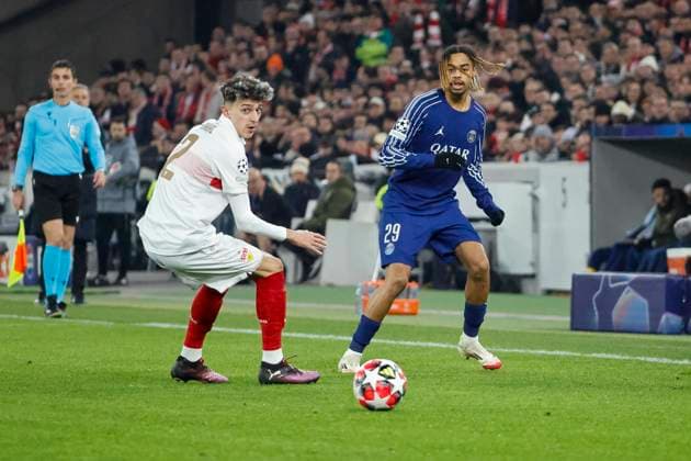 Ameen Al Dakhil (VfB Stuttgart, 02) und Bradley Barcola (Paris St. Germain, 29) , Fussball, UEFA Champions League, 8. Spieltag, 2024 2025, VfB Stuttgart vs. Paris St. Germain, 29.01.2025, Arena Stuttgart, Stuttgart, Deutschland Stuttgart Arena Stuttgart Baden-Württemberg Deutschland Copyright: xGrantxHubbsx