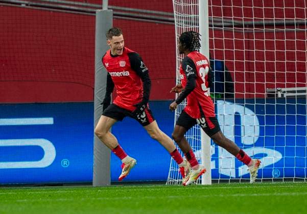 Florian Wirtz (Bayer 04 Leverkusen, 10) jubelt gemeinsam mit Jeremie Frimpong (Bayer 04 Leverkusen, 30) 29.01.2025, Fussball: Bayer 04 Leverkusen - AC Sparta Prag, UEFA Champions League, Saison 2024 2025, Matchday 8 DFL regulations prohibit any use of photographs as image sequences and or quasi-video. Copyright: HMBxMedia xMarcoxBader
