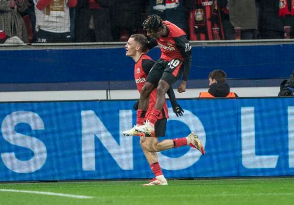 Florian Wirtz (Bayer 04 Leverkusen, 10) jubelt gemeinsam mit Jeremie Frimpong (Bayer 04 Leverkusen, 30) 29.01.2025, Fussball: Bayer 04 Leverkusen - AC Sparta Prag, UEFA Champions League, Saison 2024 2025, Matchday 8 DFL regulations prohibit any use of photographs as image sequences and or quasi-video. Copyright: HMBxMedia xMarcoxBader