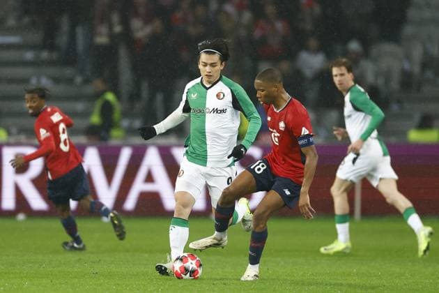 LILLE, 29-01-2025. Decathlon Arena Stade Pierre Mauroy. Football, UEFA Champions League season 2024 2025. Lille - Feyenoord. ;lr Feyenoord player Ayase Ueda, Lille player Bafode Diakite sm Lille - Feyenoord  x27613347x Copyright:
