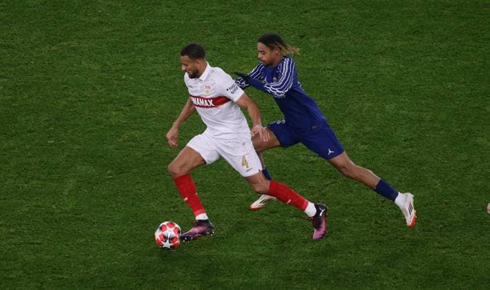 29.01.2025 Stuttgart , Champions League Fußball VfB Stuttgart vs. Paris St. Germain, von links: Josha Vagnoman ( VfB ) Bradley Barcola ( Paris )